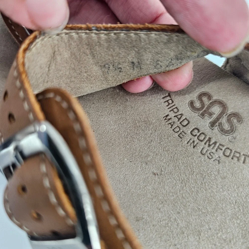 SAS Sanibel T-Strap Sandals 9.5 Brown Leather Buckle Tripad Comfort Granola